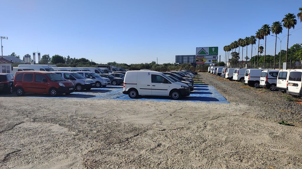 Instalaciones de Carmona Hiruelo Ocasión con turismos y furgonetas